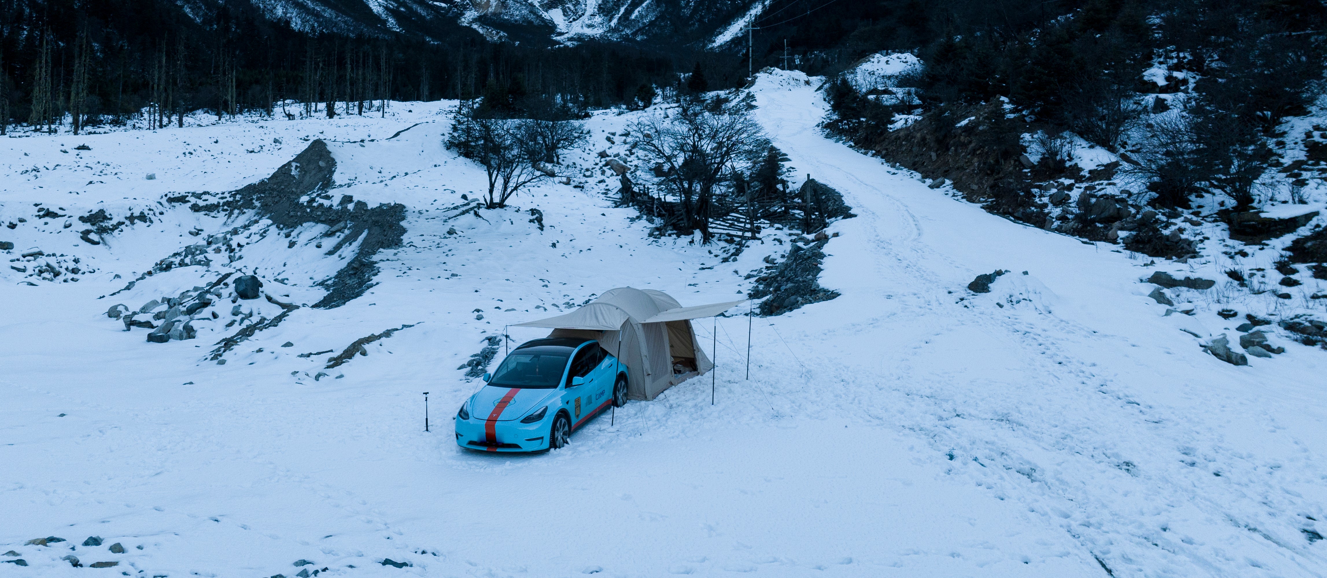 The Warm Experience of Electric Vehicle Camping in the Snow